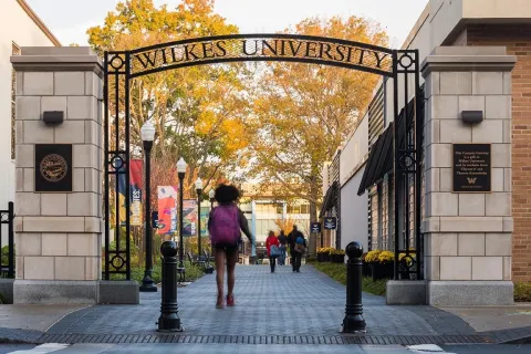 Non-Profit vs. For-Profit Colleges: Which is Better?